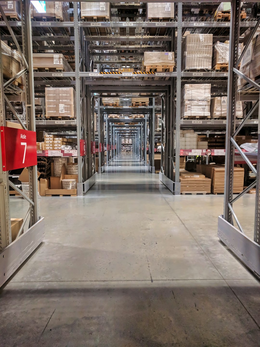warehouse-storage-aisles-with-shelves-full-of-boxes-gjztdr6e4vq